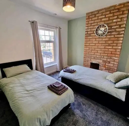 Beautiful 2 Bed House Near City Centre - 5G Wifi