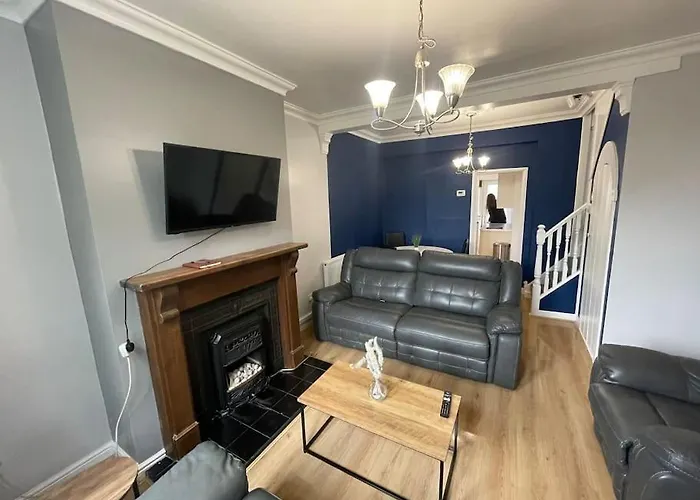 Beautiful 2 Bed House Near City Centre - 5G Wifi