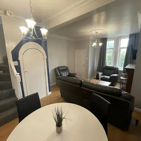 Beautiful 2 Bed House Near City Centre - 5G Wifi Kingston upon Hull Exterior photo