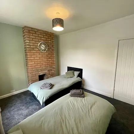 Beautiful 2 Bed House Near City Centre - 5G Wifi Kingston upon Hull Exterior photo