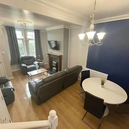 Beautiful 2 Bed House Near City Centre - 5G Wifi Kingston upon Hull Exterior photo