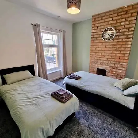 Beautiful 2 Bed House Near City Centre - 5G Wifi Kingston upon Hull Exterior photo