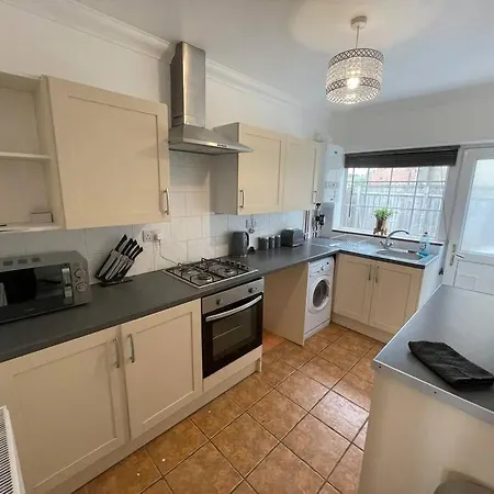 Beautiful 2 Bed House Near City Centre - 5G Wifi Kingston upon Hull Exterior photo