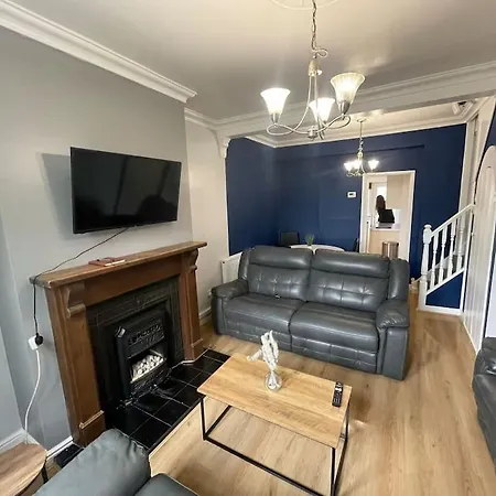 Beautiful 2 Bed House Near City Centre - 5G Wifi Kingston upon Hull Exterior photo