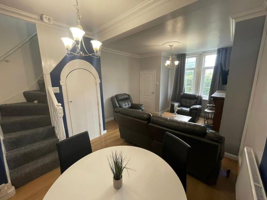 Beautiful 2 Bed House Near Centre - 5g Wifi Дом отдыха