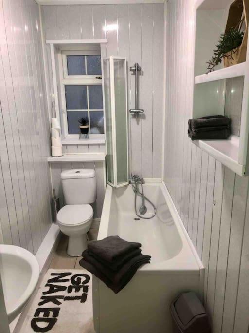 Beautiful 2 Bed House Near Centre - 5g Wifi Кингстон-апон-Халл